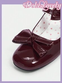 Dola Lovely 女裝漆皮鞋,圓頭粗跟高跟鞋,心形蝴蝶口音,低幫瑪莉珍風格,時尚 - 紫紅色 - 查看 6