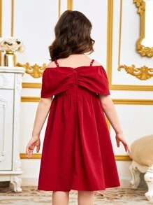 SHEIN Rochie cu lungime midi, cu umăr dezactivat, cu decor cu fundul cami, o fetiță tânără