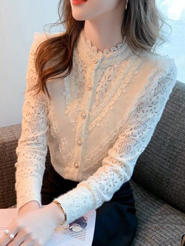 Camicia lunga a manica lunga con colletto alla coreana e chiusura monopetto per signore