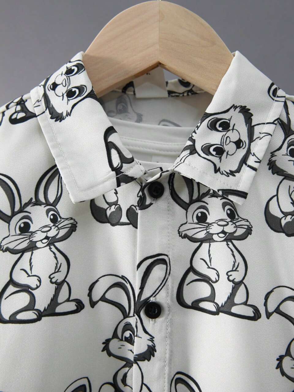 Young Boys' 2pcs/Set White Summer Rabbit Pattern Button Up Shirt With Lapel And Black Capri Lantern Pants,Relax-Fit Casual Sports School Streetwear