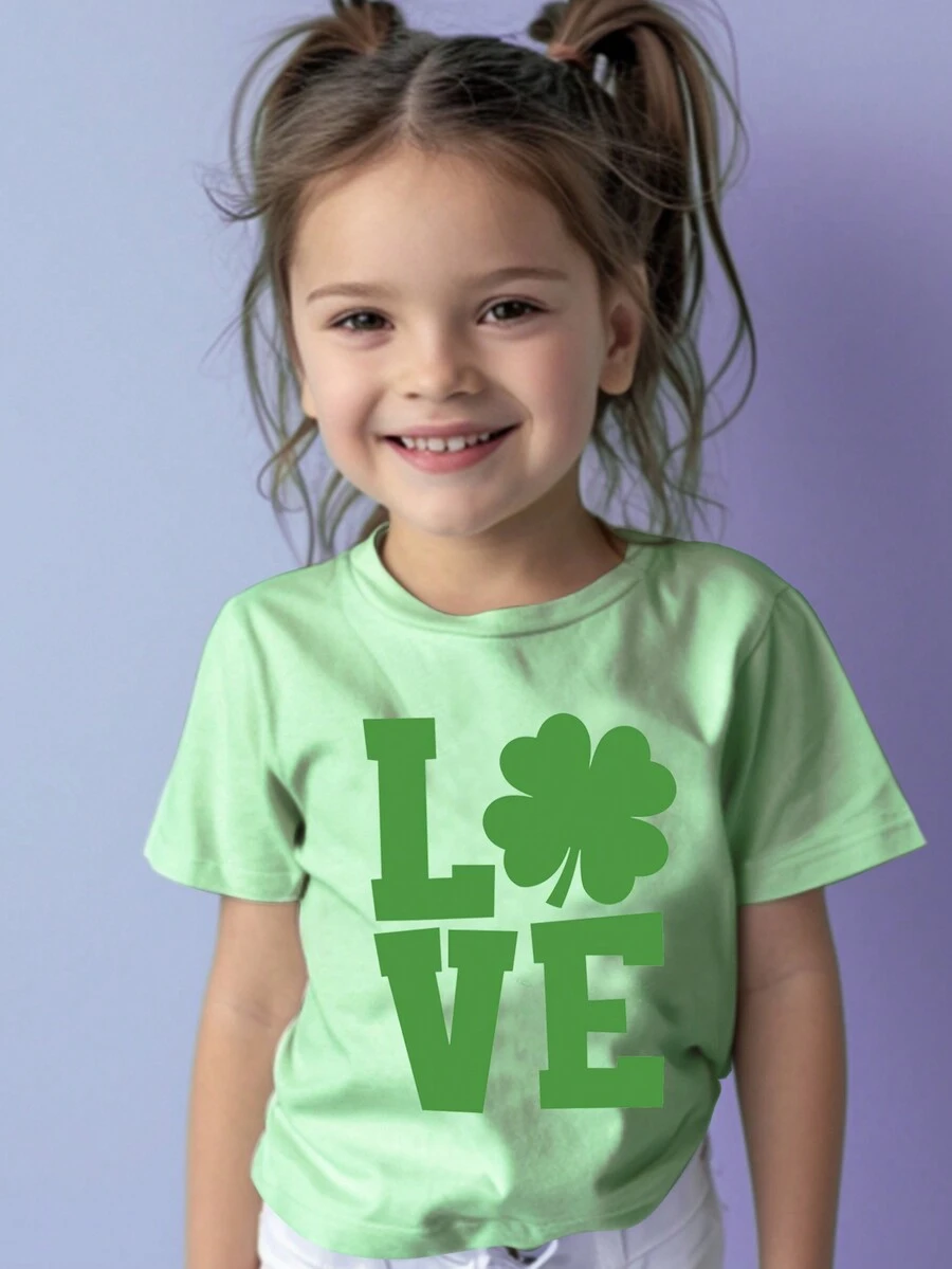 少女休閒愛心圖案短袖圓領上衣,適合夏季穿著