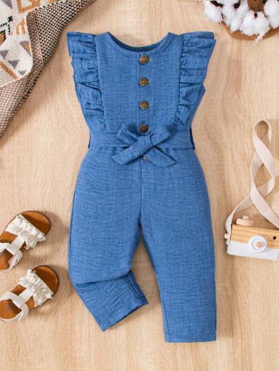 SHEIN Vintaside Kids Mjuk och bekväm plisserad jumpsuit för babyflicka med vintage metallknappdekoration