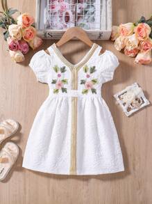 SHEIN Cô Gái Trẻ Dán in hoa Băng tương phản Ống tay áo Đầm Với Trang trí Dây đeo , Mùa xuân/Mùa hè - trắng - Xem 3