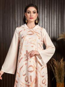 Al Najma 连帽长袖阿拉伯印花连衣裙，端庄 - 杏色 - 查看 3