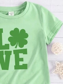 少女休閒愛心圖案短袖圓領上衣,適合夏季穿著