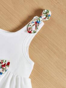 SHEIN Baby Girl Floral Print Bow Decorated Tank Top And Shorts Set - Apricot - View 5