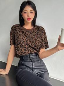 DAZY Camiseta de manga corta de corte holgado con cuello redondo y estampado de leopardo, ropa de otoño - Multicolor - Ver 6