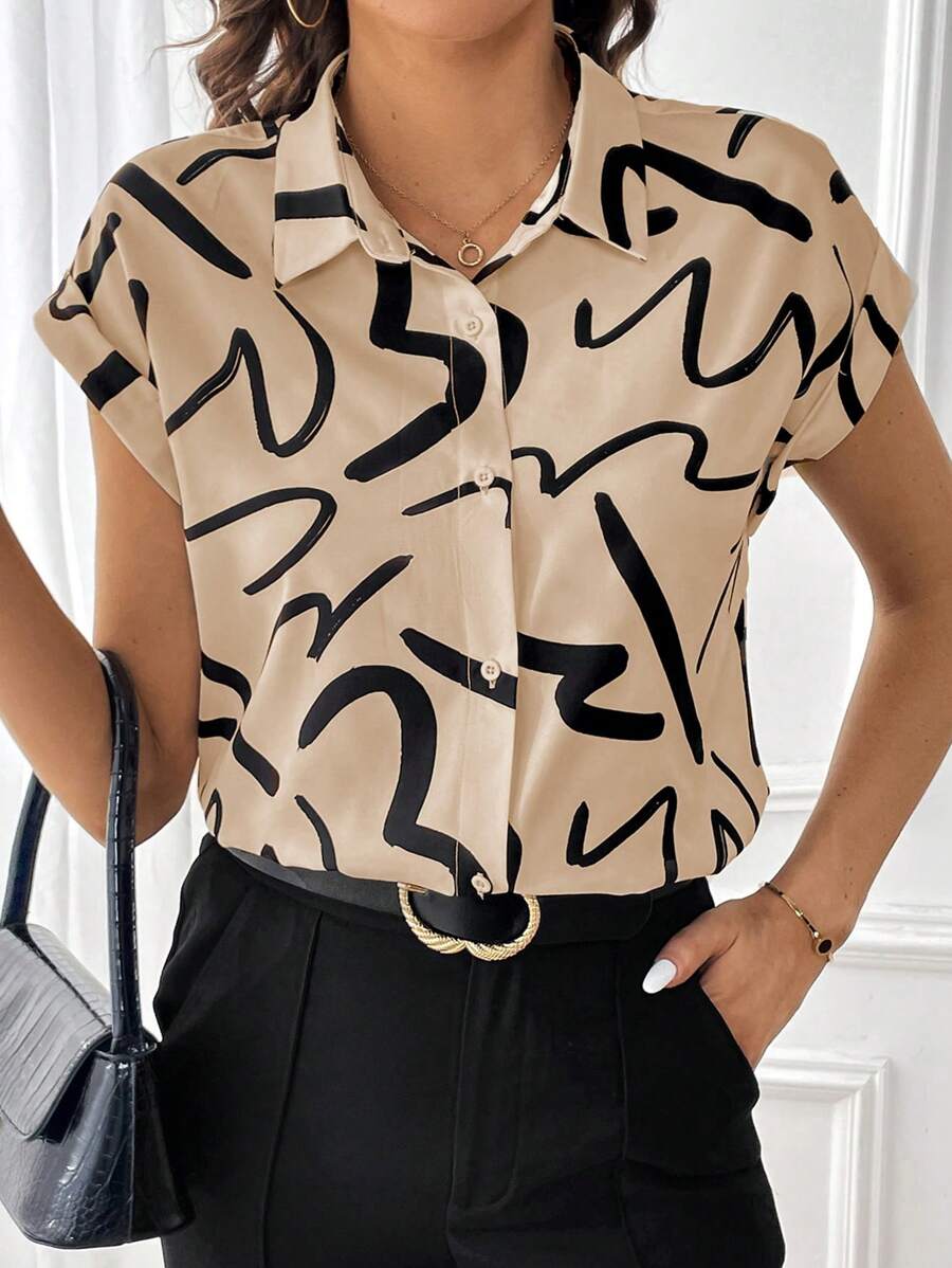 SHEIN Essnce Camisa De Manga Corta Impresa Para Mujer Con Líneas Simples - Caqui - Ver 1