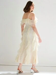 Enchnt Robe En Dentelle Crème Pour Femmes À Épaules Dénudées Avec Volants - Nude - Voir 3