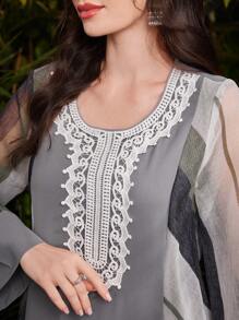 Al Najma 對比條紋與蕾絲拼接連衣裙 - 彩色 - 查看 8