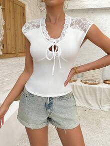 Chiquease Quý cô Ren Vá lại Xu hướng: Cắt giảm Dây đeo Áo thun - trắng - Xem 4