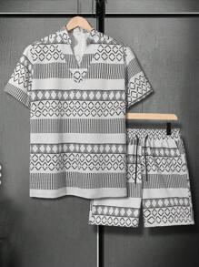 Manfinity RSRT 男士幾何印花拼色短袖t恤和短褲套裝,有刻痕的領口