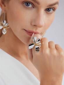 MOTF PREMIUM 双色镀层 3D 镂空花戒指，情人节、妈妈、母亲、母亲节、礼物