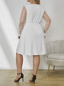 SHEIN Clasi 大尺碼女士花卉刺繡網紗長袖連衣裙 - 白色 - 查看 2