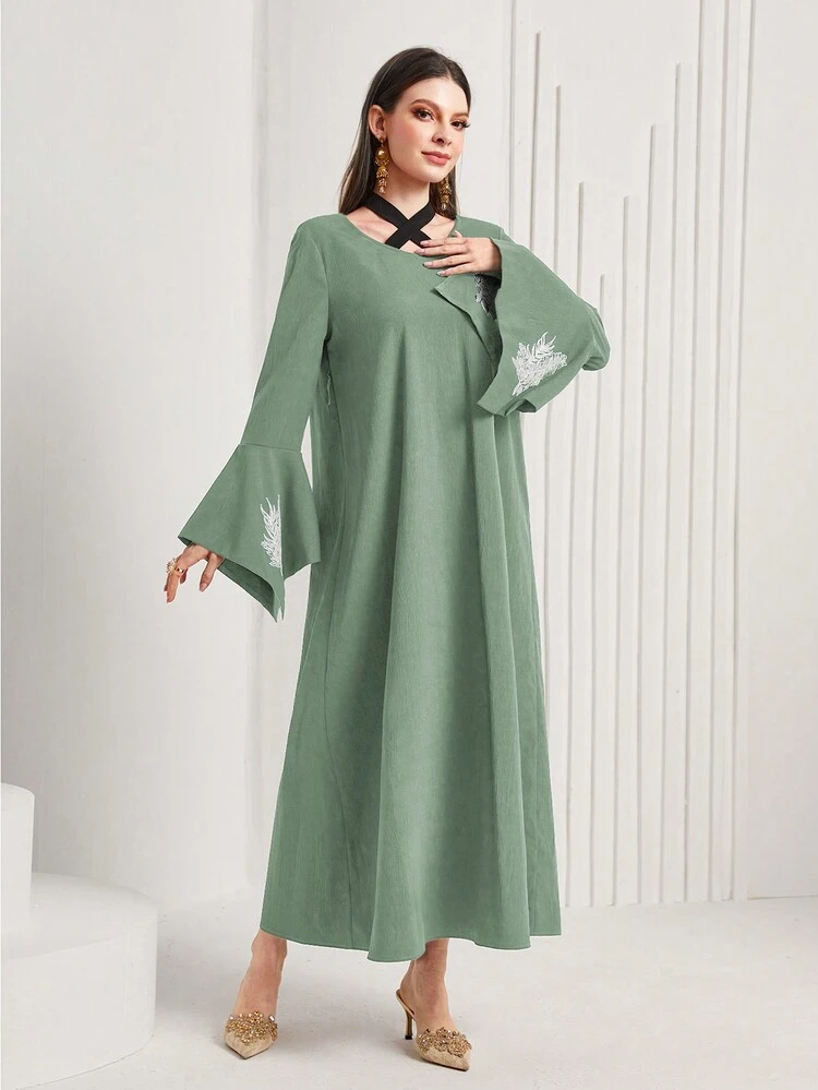Women's Positioning Embroidery Flared Sleeve Dress