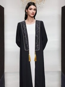 Al Najma 女士刺绣前开口流苏细节长袍，穆斯林时尚长袍，适合休闲/节日/聚会/旅行 - 黑色 - 查看 1