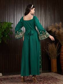 Al Najma Positioning Embroidery Sweetheart Neck Dress - Dark Green - View 2