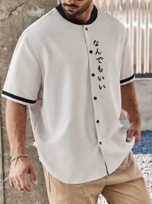 Manfinity Homme Herren Große Größen Baseball Shirt mit japanischem Muster, bequemes knopfloses Kurzarm Hemd mit Buchstaben und Farbblock - Verschiedenfarbig - Übersicht 4