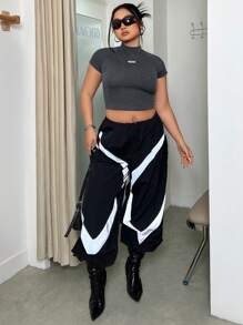 SHEIN ICON ملابس علوية محصورة ضيقة ومزخرفة بحروف كبيرة المقاس للمرأة، لفصل الصيف - أزرق بحري - مشاهدة 6