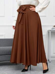 SHEIN Clasi تنورة مطوية بلون سادة مقاس كبير مع حزام