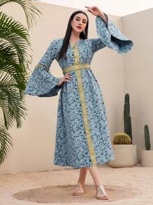 Al Najma Vestido De Manga Acampanada Para Mujeres Con Cinta De Tejido De Jacquard Floral Y Parches - Azul lavado oscuro - Ver 7