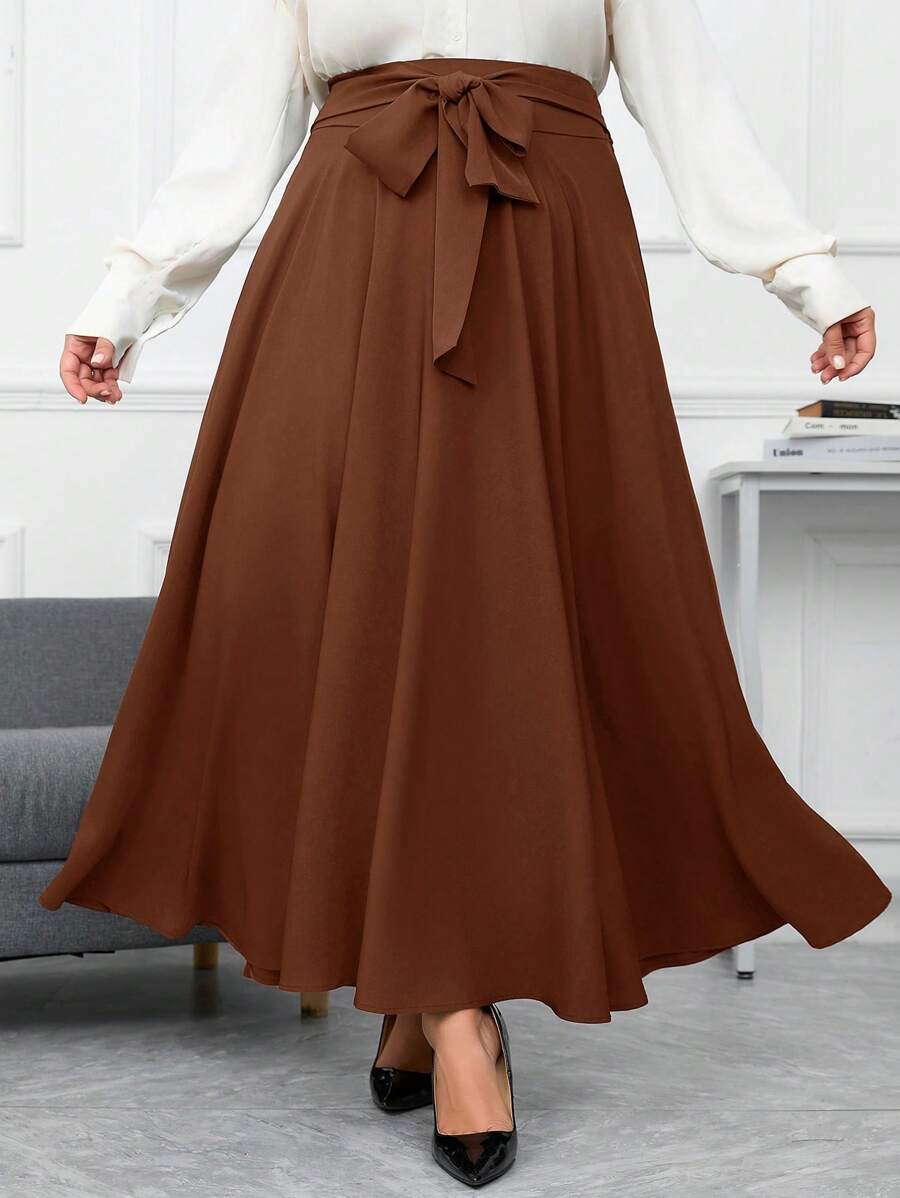 SHEIN Clasi تنورة مطوية بلون سادة مقاس كبير مع حزام