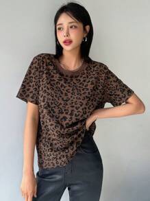 DAZY Camiseta de manga corta de corte holgado con cuello redondo y estampado de leopardo, ropa de otoño - Multicolor - Ver 4