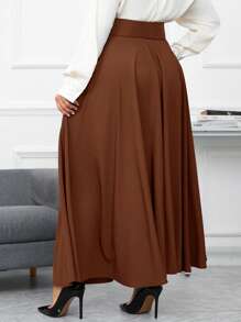 SHEIN Clasi تنورة مطوية بلون سادة مقاس كبير مع حزام