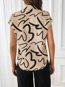 SHEIN Essnce Camisa De Manga Corta Impresa Para Mujer Con Líneas Simples - Caqui - Ver 2