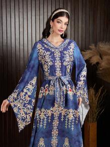 Al Najma 女士阿拉伯風格連帽長裙,全印花設計和擴口袖 - 紫色 - 查看 5