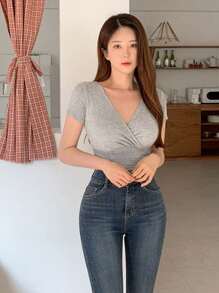 DAZY Áo thun nữ tay ngắn cổ chữ V màu trơn có chi tiết xếp ly mùa hè - Xám - Xem 6