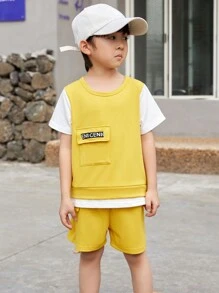 SHEIN 年轻男孩拼色字母印花翻盖口袋前短袖 T 恤和短裤简约街头服饰 2 件套夏季