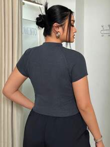 SHEIN ICON ملابس علوية محصورة ضيقة ومزخرفة بحروف كبيرة المقاس للمرأة، لفصل الصيف - أزرق بحري - مشاهدة 5