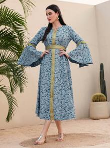 Al Najma Vestido De Manga Acampanada Para Mujeres Con Cinta De Tejido De Jacquard Floral Y Parches - Azul lavado oscuro - Ver 3
