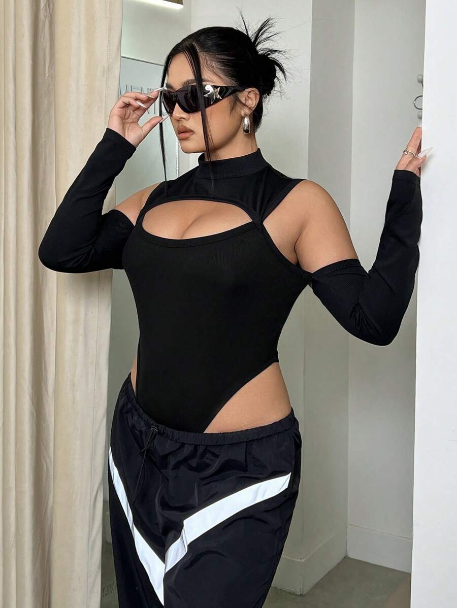 SHEIN ICON Plus Size Y2k Black Bodycon Cut Out Shoulder Bodysuit - Black - View 1