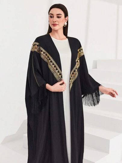 Al Najma 女士蝙蝠袖長袍,編織帶和流蘇裝飾