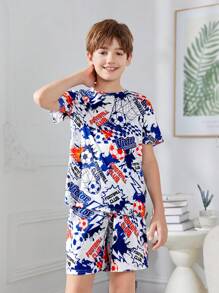 SHEIN Leap Crew Cậu bé Tween Giải trí Bóng đá Mẫu Vòng cổ Ngắn tay Áo thun Và Quần short Nhà  Mặc 2 Miếng Bộ - Xanh và trắng - Xem 1