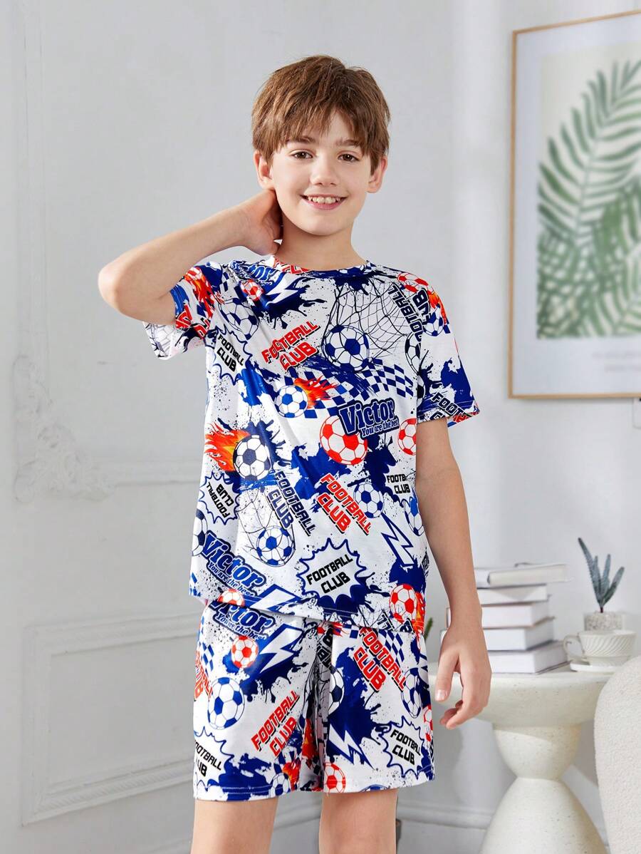 SHEIN Leap Crew Cậu bé Tween Giải trí Bóng đá Mẫu Vòng cổ Ngắn tay Áo thun Và Quần short Nhà Mặc 2 Miếng Bộ - Xanh và trắng - Xem 1