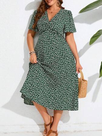 SHEIN Frenchy Robe Longue Verte À Manches Courtes Et Col En V À Imprimé Floral Pour Les Vacances De Grande Taille