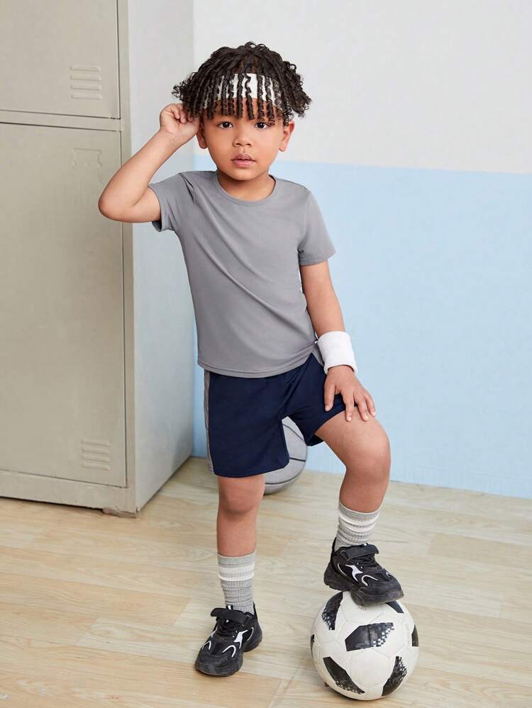 Young Boys Solid Color Round-Neck T-Shirt And Contrast Color Athletic Shorts