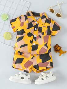 Conjunto De Camisa Y Pantalones Cortos De Manga Corta Con Estampado Geométrico Para Bebé Niño - Amarillo Mostaza - Ver 1