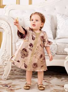 SHEIN Leap Crew Vestido De Niña De Bebé Con Un Hermoso Patrón De Flores Doradas, Con Manga Abullonada Y Dobladillo Con Volantes - Dorado - Ver 6
