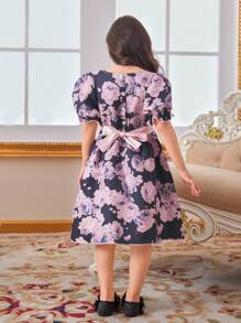 SHEIN Elegantes Blumenkleid Mit Puffärmeln Und Gürtel Für Junge Mädchen Im Noblen Stil Einer Adligen Mit Hut, Passend Für Festivals, Partys Und Straßenausflüge Im Sommer