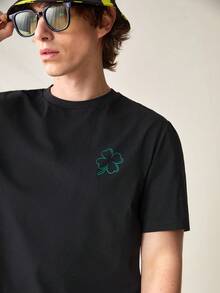 Manfinity RebelGame Men's Casual Four-Leaf Clover Print Short Sleeve T-Shirt And Shorts Set In Multiple Colors For Spring/Summer