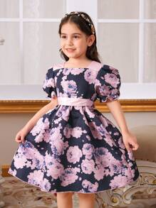 SHEIN Elegantes Blumenkleid Mit Puffärmeln Und Gürtel Für Junge Mädchen Im Noblen Stil Einer Adligen Mit Hut, Passend Für Festivals, Partys Und Straßenausflüge Im Sommer