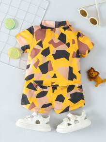 Conjunto De Camisa Y Pantalones Cortos De Manga Corta Con Estampado Geométrico Para Bebé Niño - Amarillo Mostaza - Ver 2