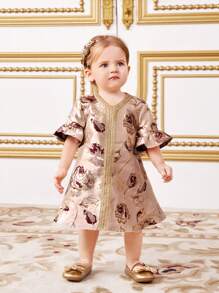 SHEIN Leap Crew Vestido De Niña De Bebé Con Un Hermoso Patrón De Flores Doradas, Con Manga Abullonada Y Dobladillo Con Volantes - Dorado - Ver 3