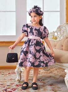 SHEIN Elegantes Blumenkleid Mit Puffärmeln Und Gürtel Für Junge Mädchen Im Noblen Stil Einer Adligen Mit Hut, Passend Für Festivals, Partys Und Straßenausflüge Im Sommer