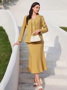 Modelyn Áo khoác blazer dài tay một nút + Áo vest cổ chữ V + Bộ váy viền nàng tiên cá - Màu vàng - Xem 5