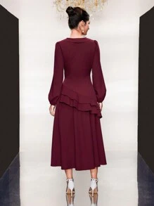 Modelyn V領挂肩袖連體裙,襯邊荷葉邊設計